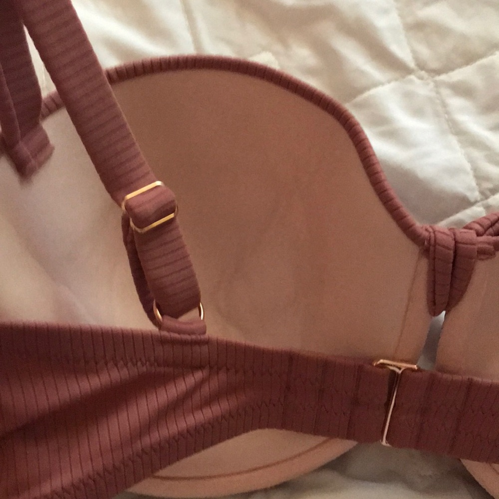 Bikini - Picture 3 of 3